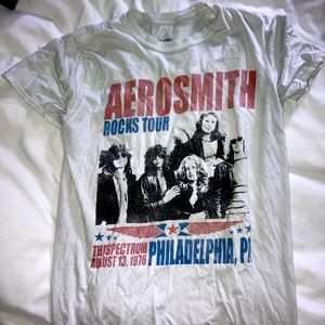 vintage Aerosmith tee :) unisex! US M